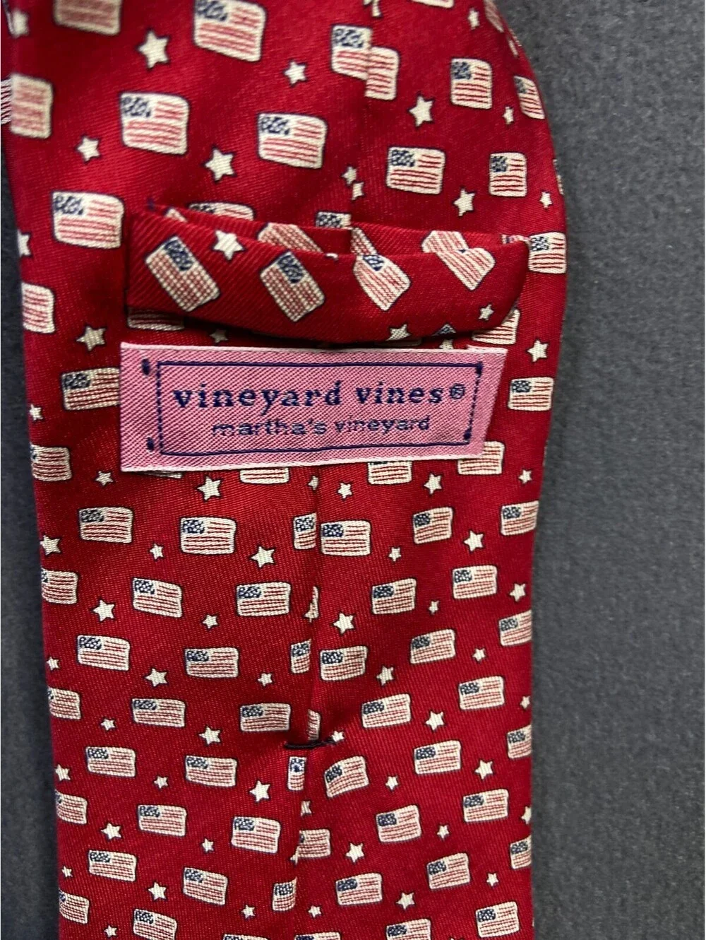 VINEYARD VINES Men's Red Tie W/American Flags & White Stars 31 in. Long Pretty